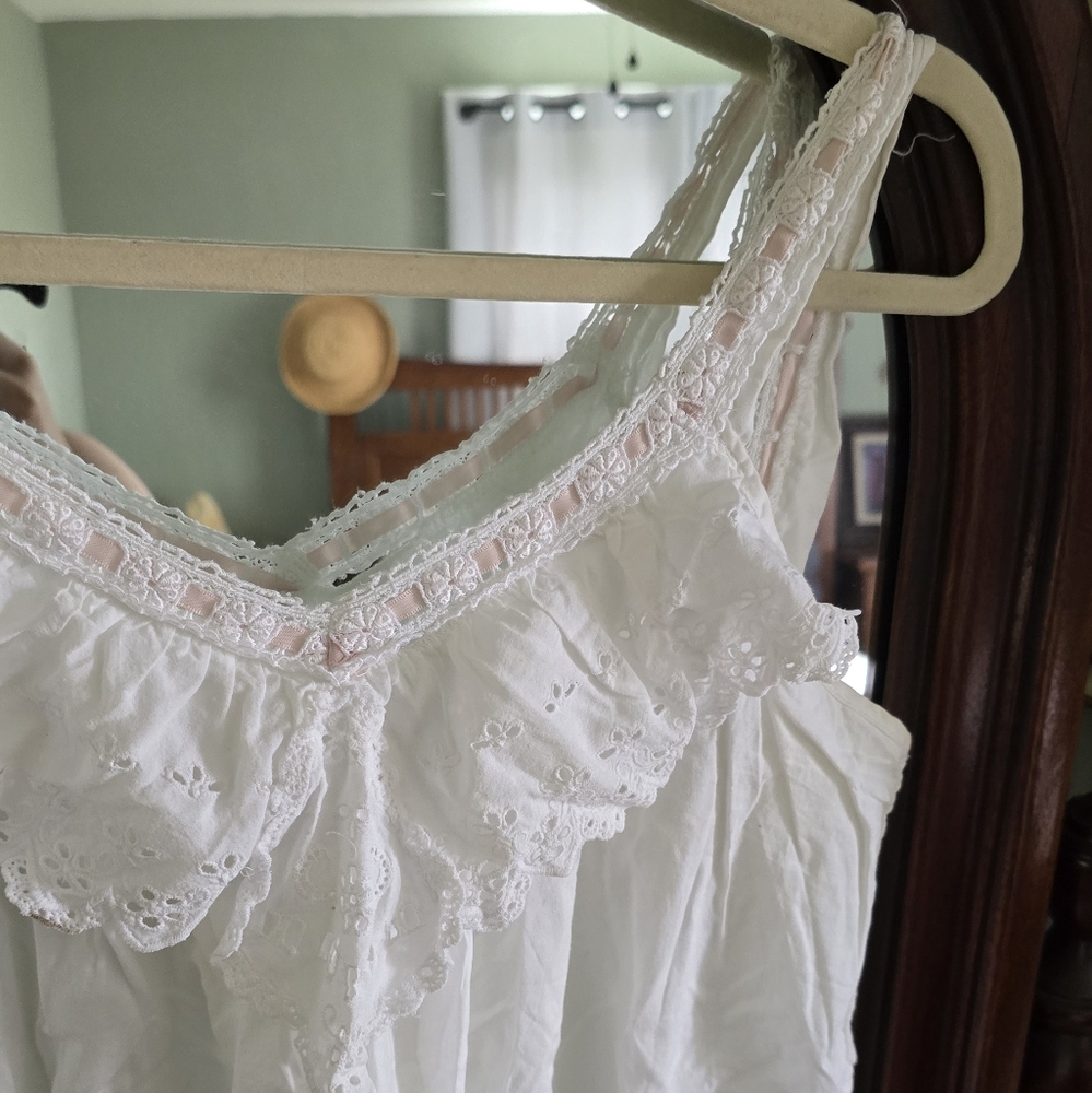 Elegant White Lace Trim Nightgown